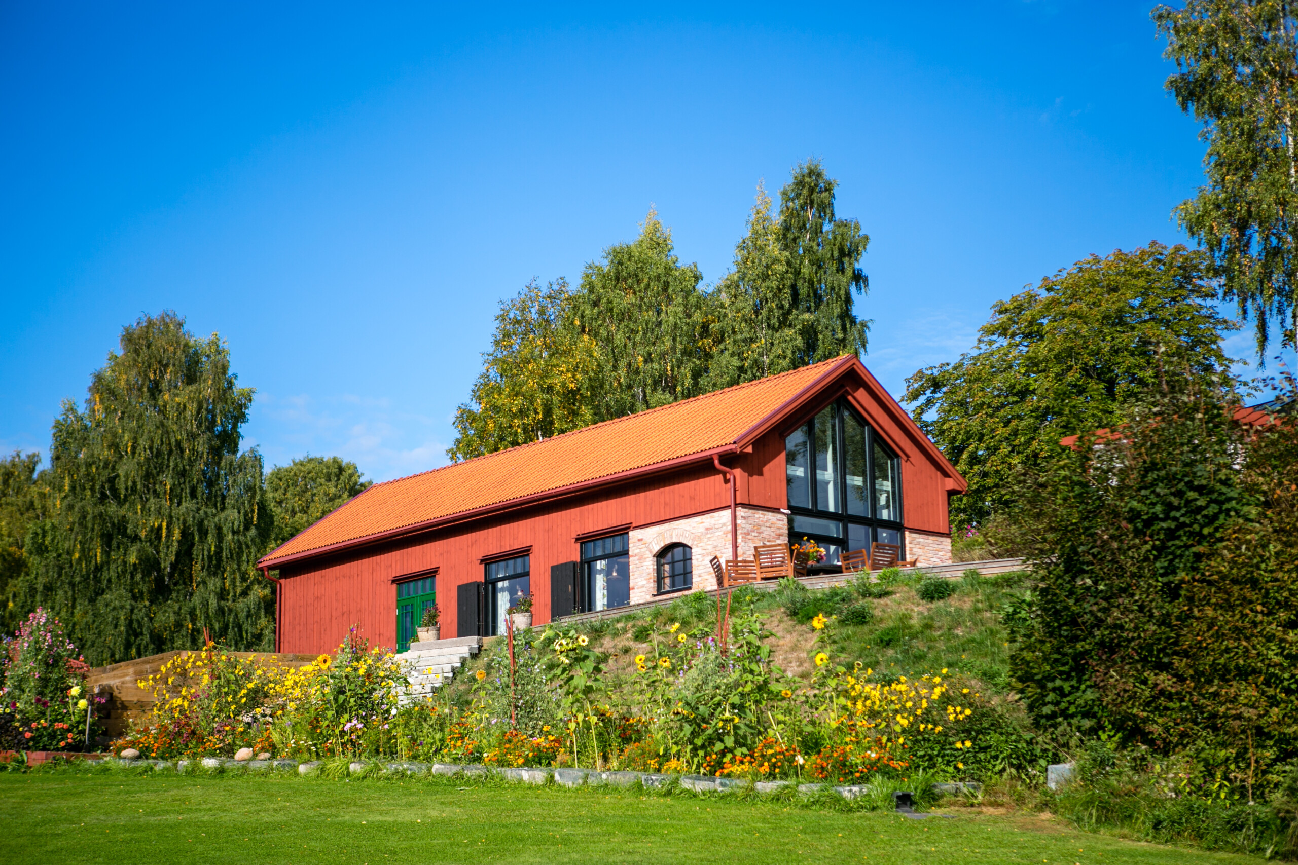 Vackert ombyggd lada vid sjön Fryken